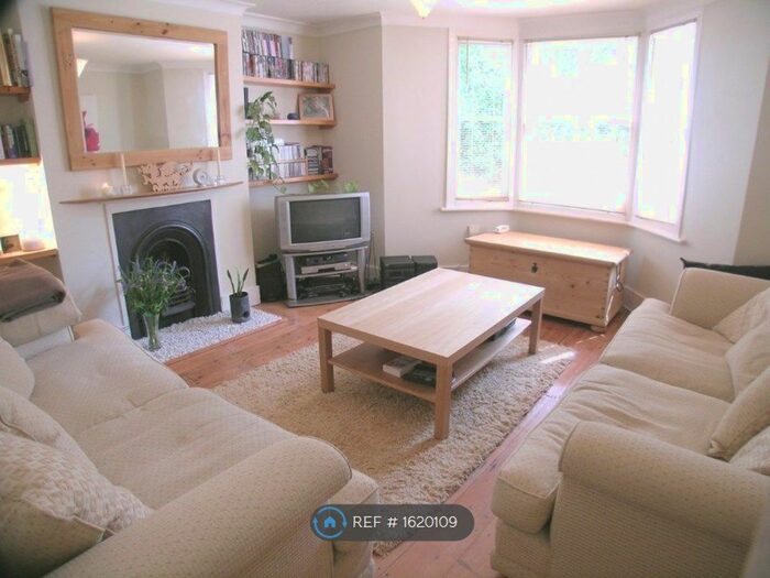 1 Bedroom Flat To Rent In Barry Road, London, SE22