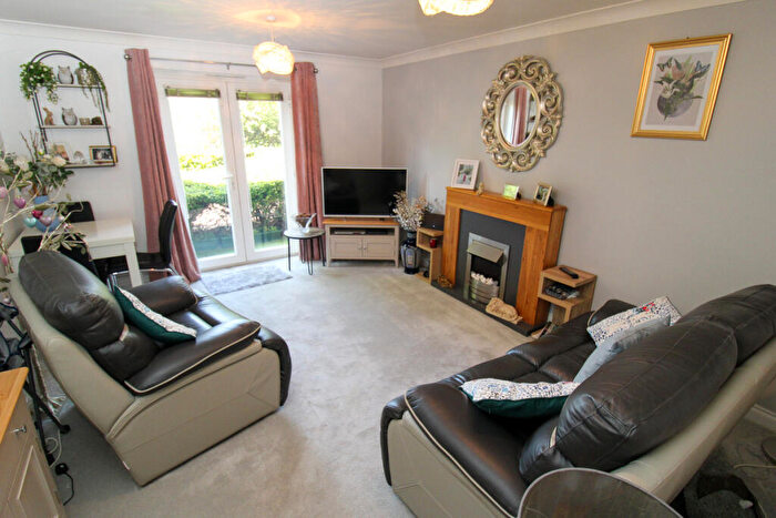 2 Bedroom Apartment For Sale In Brook View, Northampton, NN4
