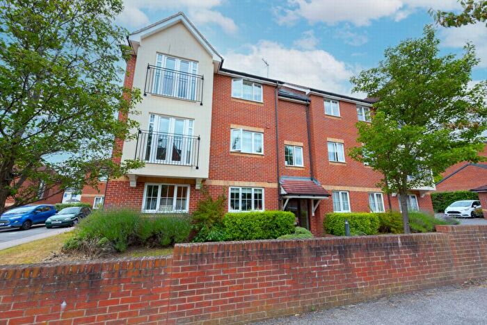 1 Bedroom Apartment To Rent In Woodside Court, Farnborough, GU14