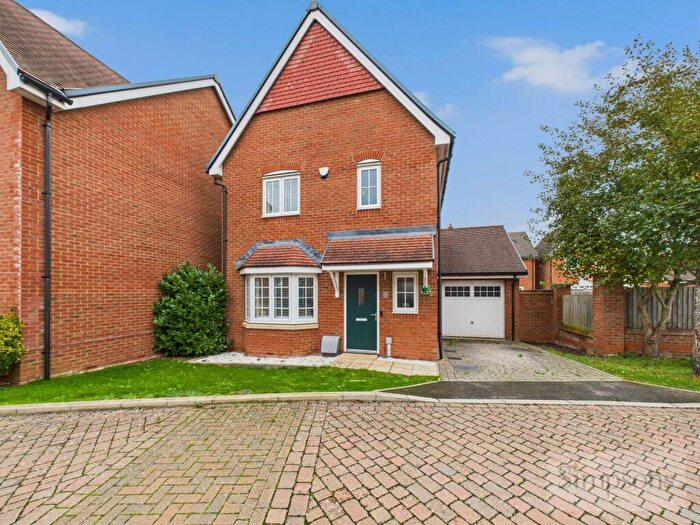 3 Bedroom Detached House For Sale In Beaker Place, Milton, OX14