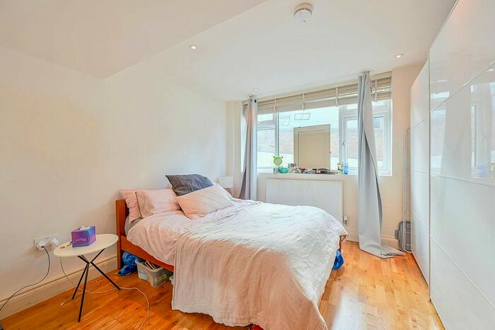 1 Bedroom Flat To Rent In Rockley Court, Shepherd's Bush, London, W14