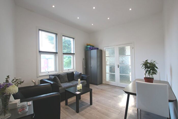 2 Bedroom Flat To Rent In Chapter Road, Dollis Hill, NW2