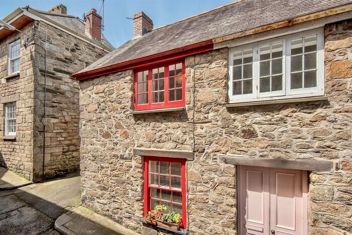 1 Bedroom End Terrace House For Sale In New Street, Penryn, TR10