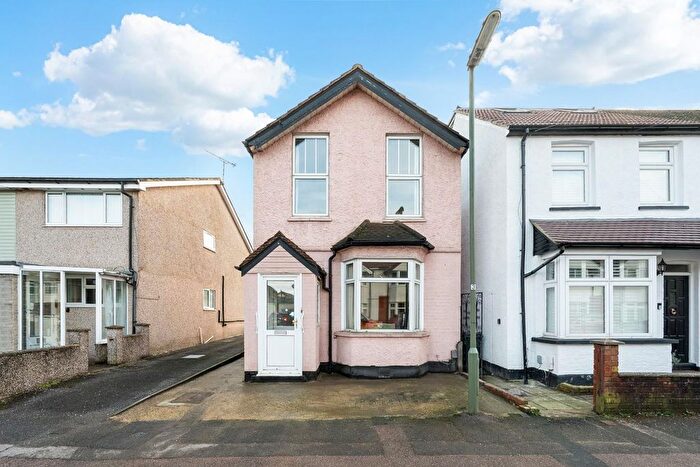 2 Bedroom Detached House For Sale In Diceland Road, Banstead, SM7