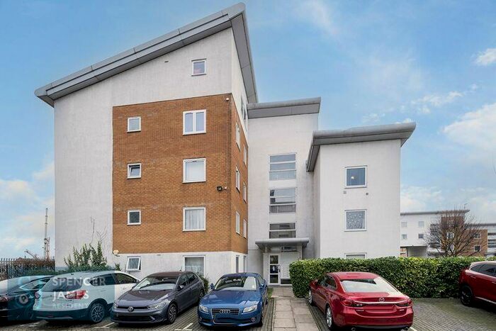 2 Bedroom Apartment To Rent In Felixstowe Court, Galleons Lock, E16