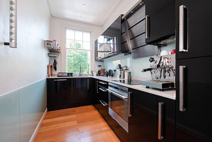 2 Bedroom Flat For Sale In Marchwood Crescent, Ealing, London, W5