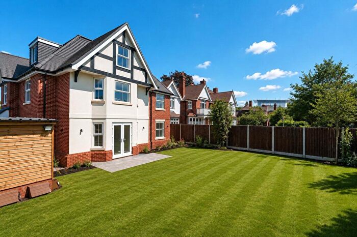 1 Bedroom Flat For Sale In Guildford Road, Woking, Surrey, GU22