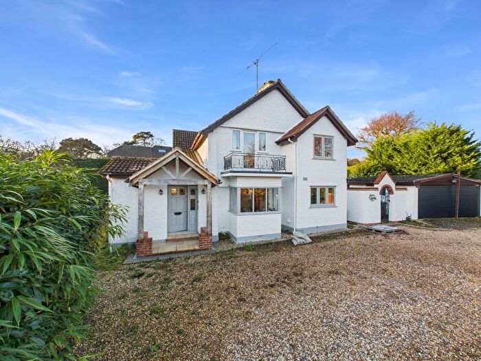 4 Bedroom Detached House For Sale In Beeches Drive, Farnham Common, Buckinghamshire, SL2