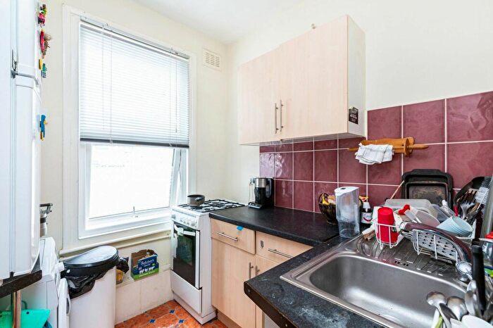 1 Bedroom Apartment For Sale In A Blenheim Grove, London, Greater London, SE15