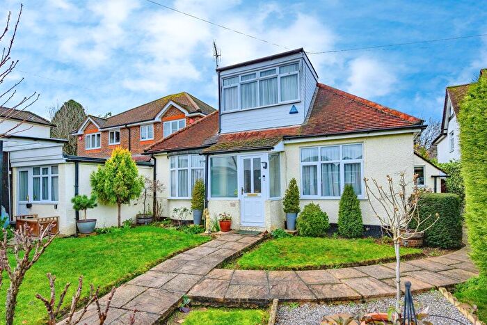 4 Bedroom Detached Bungalow For Sale In Chipperfield Road, Hemel Hempstead, HP3