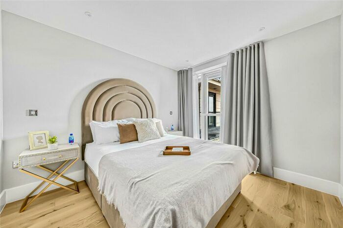 2 Bedroom Apartment To Rent In Baker Street, Marylebone, London, NW1