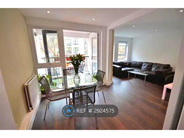 3 Bedroom Flat To Rent In Oak Street, Manchester, M4