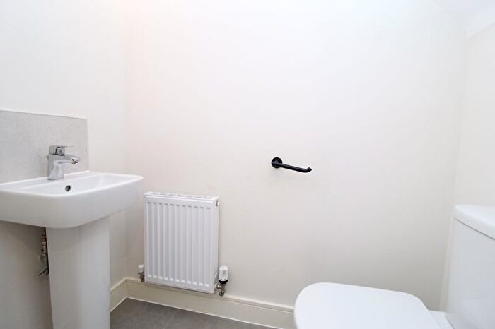 3 Bedroom Terraced House For Sale In Pintail Circle, Biddenham, MK40