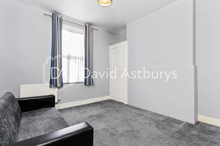 1 Bedroom Apartment To Rent In Finsbury Road, Wood Green, London, N22