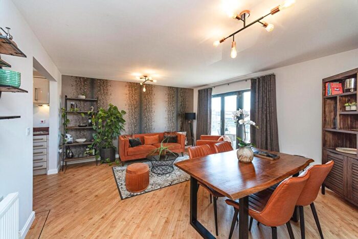 2 Bedroom Apartment To Rent In Maritime Quarter, Swansea, SA1