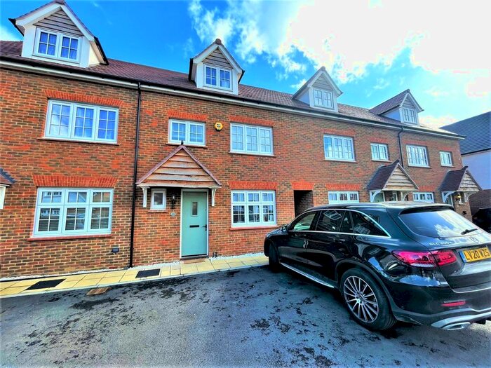 4 Bedroom Terraced House To Rent In Cambria Crescent, Sittingbourne, Kent, ME10