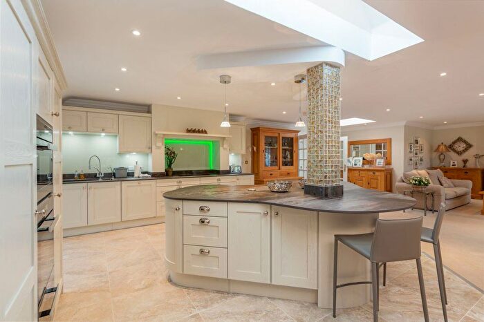 3 Bedroom Flat To Rent In Old Saw Mill, St Mary`S Platt, TN15