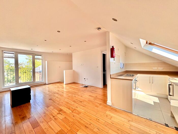 1 Bedroom Flat To Rent In Hale Grove Gardens, London, NW7