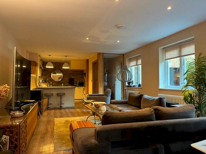 3 Bedroom Detached House To Rent In Watts Lane, Teddington, TW11