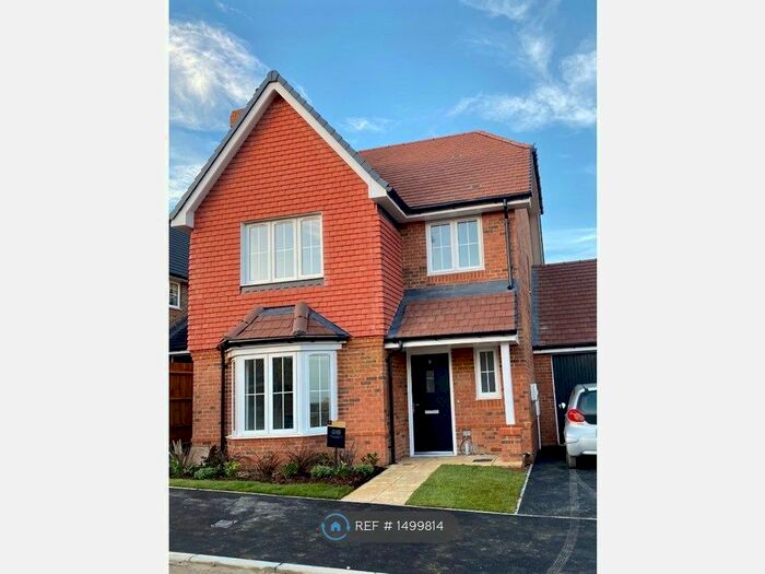 3 Bedroom Detached House To Rent In Armsworth Way, Surrey, GU9