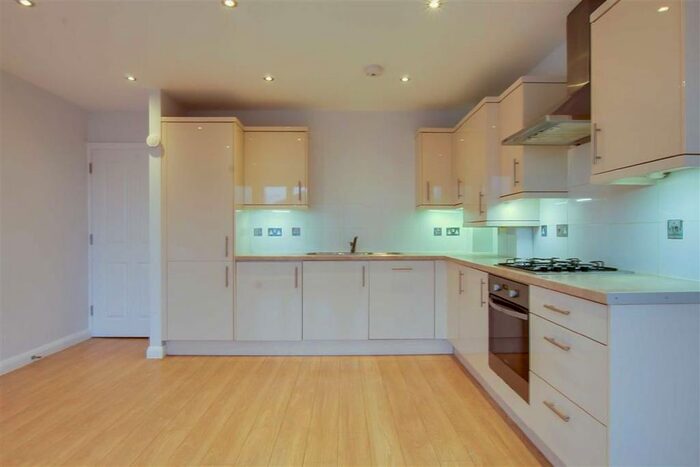 2 Bedroom Flat To Rent In High Street, Wanstead E11