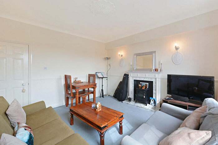 1 Bedroom Apartment To Rent In Edward Square, SE16