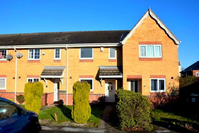 2 Bedroom Terraced House To Rent In Thorpe Gardens, Leeds, LS10