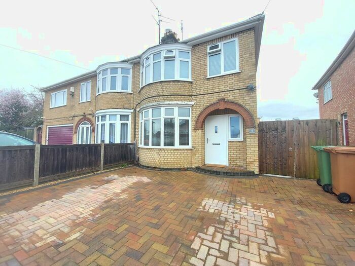 3 Bedroom Semi-Detached House To Rent In Carleton Crest, Peterborough, PE4