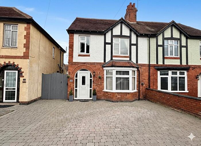 3 Bedroom Semi Detached House For Sale In Kingsway, Nuneaton, CV11