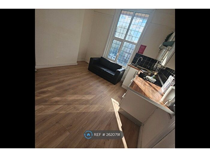 1 Bedroom Flat To Rent In Vivian Place, Manchester, M14