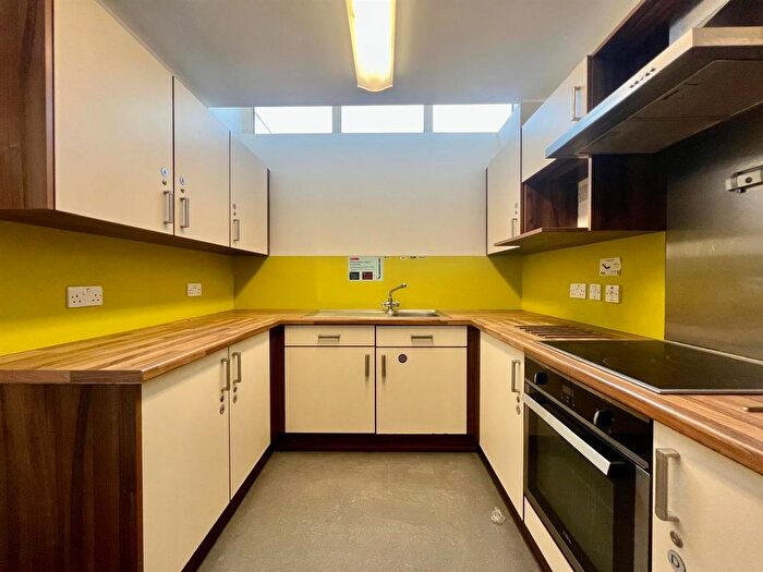 5 Bedroom Flat To Rent In Meadowcourt Road, Leicester, LE2