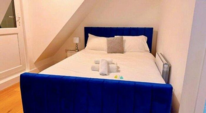 Studio To Rent In Golders Green Road, NW11