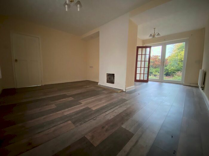 1 Bedroom Semi-Detached House To Rent In Hollinwood Avenue, Moston M40