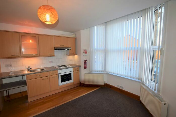 1 Bedroom Flat To Rent In Cheddon Road, Taunton, Somerset, TA2