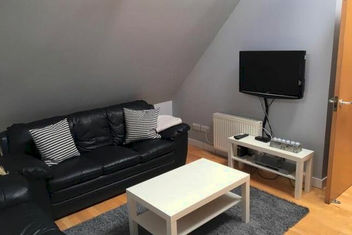 2 Bedroom Flat To Rent In High Street, Edinburgh, EH1