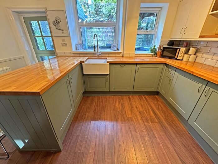 2 Bedroom Cottage For Sale In Buckstones Road, Shaw, Oldham, OL2