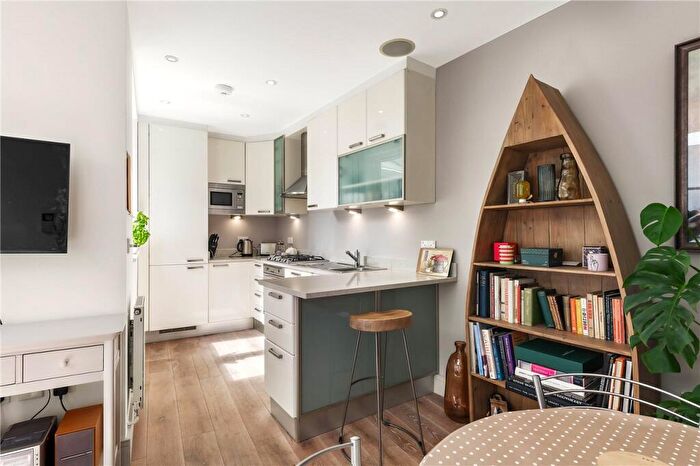 2 Bedroom Flat For Sale In Orbel Street, London, SW11