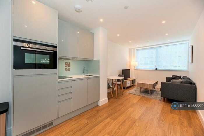 1 Bedroom Flat To Rent In Papermill House, Romford, RM1