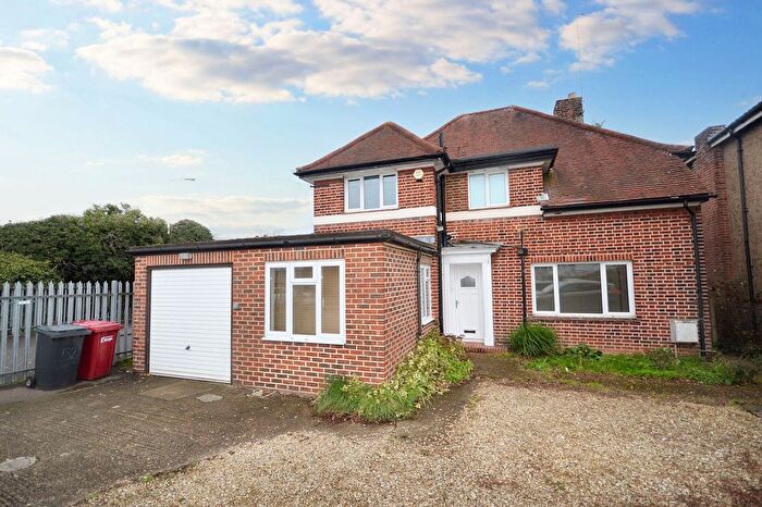 4 Bedroom Detached House To Rent In Montem Lane, Slough, SL1