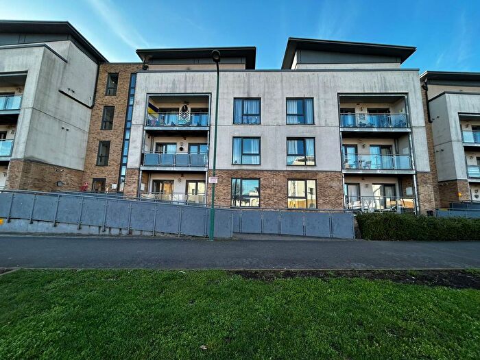 2 Bedroom Flat For Sale In Hammonds Drive, Peterborough, PE1