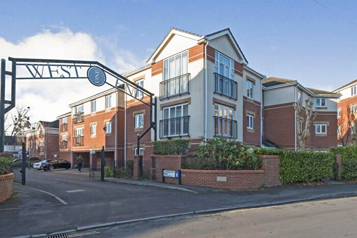 2 Bedroom Apartment For Sale In Langstaff Way, Southampton, SO18