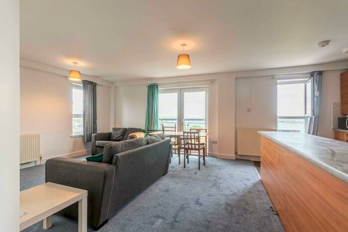 3 Bedroom Flat To Rent In Lindsay Road Edinburgh United Kingdom, EH6