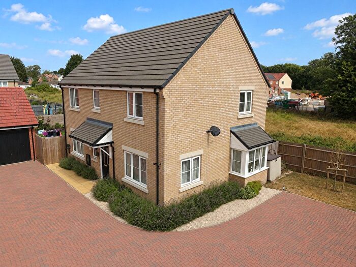 4 Bedroom Detached House For Sale In Skye Gardens, Houghton Regis, Dunstable, Bedfordshire, LU5