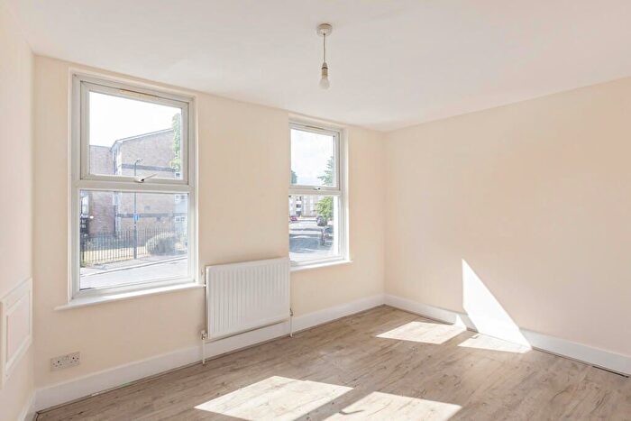 2 Bedroom Flat To Rent In South Birkbeck Road, Leytonstone, E11