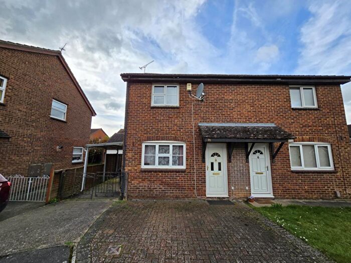 3 Bedroom Semi-Detached House To Rent In Norris Close, Abingdon, OX14