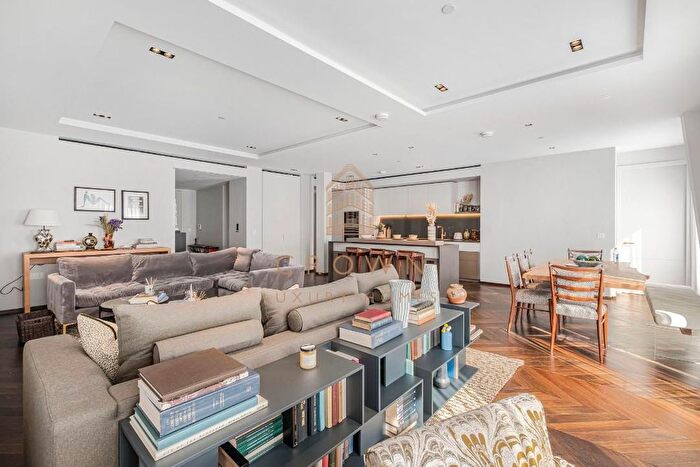 3 Bedroom Flat To Rent In Great Newport Street, London, WC2H