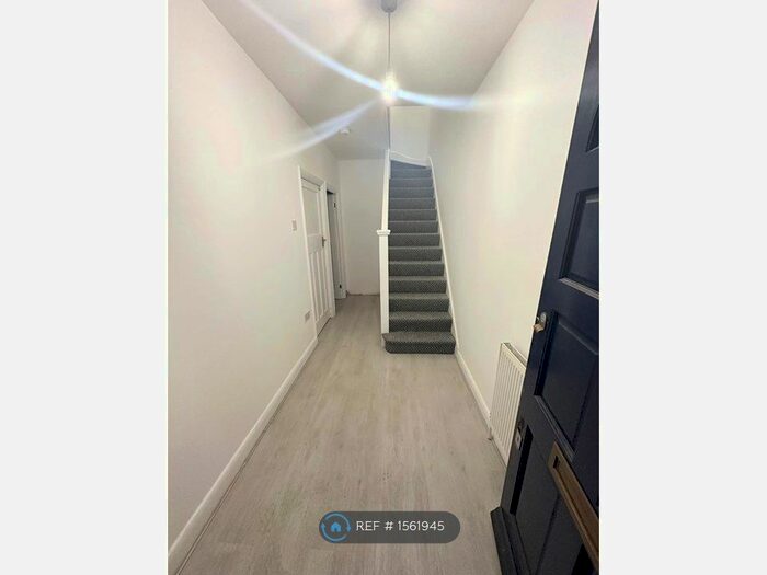 4 Bedroom Semi-Detached House To Rent In Datchet Road, London, SE6