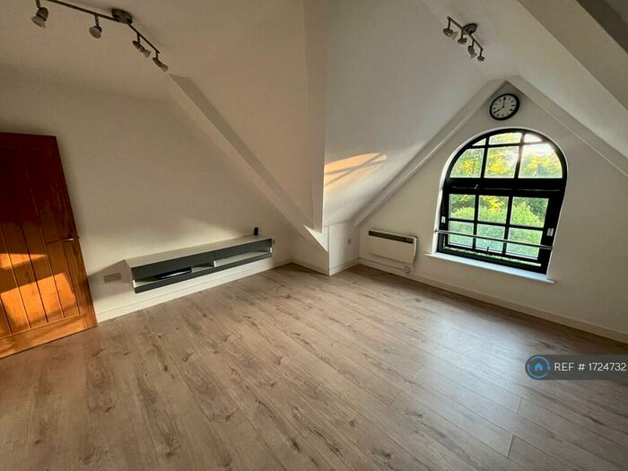 2 Bedroom Flat To Rent In Hampton House, Southampton, SO14