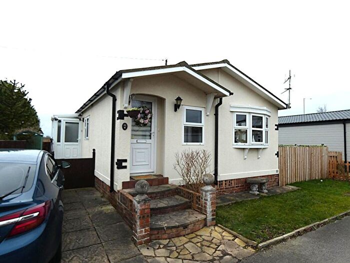 2 Bedroom Park Home For Sale In Greenfield Park, Freckleton, Preston, PR4