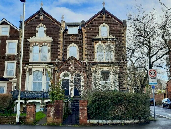 2 Bedroom Apartment To Rent In Hillcrest, North Avenue, EX1